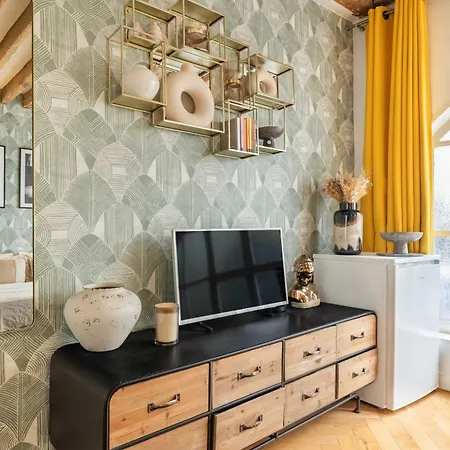 Superb Historical Next To Louvre And Opera Париж